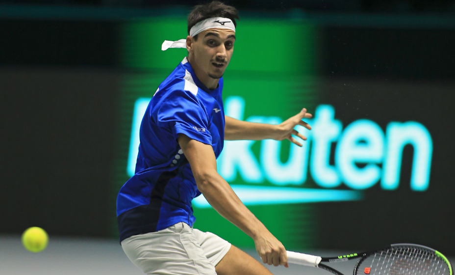 Матч на турнире в Мельбурне прервался, потому что птица нагадила на кепку Опелки. Фото: Global Look Press