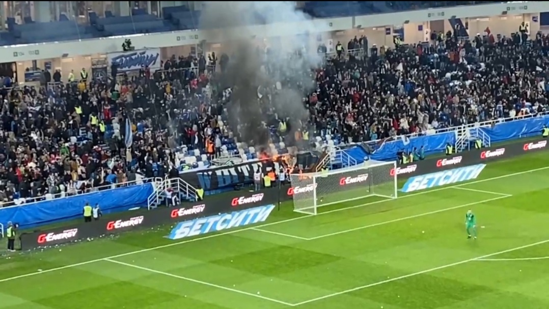 Болельщики «Балтики» умеют жечь. Фото: Скриншот видео корреспондента «КП Спорт» Ивана Адаменко