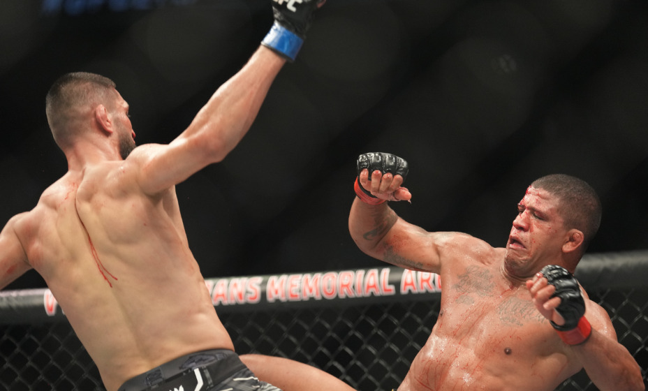 Хамзат Чимаев победил Гилберта Бернса на турнире UFC 273. Фото: Global Look Press