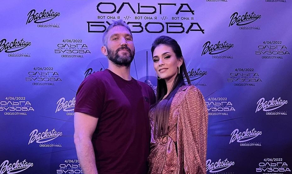 Александр Овечкин с супругой