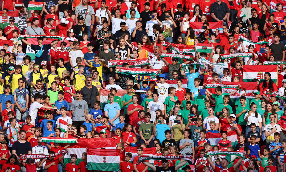 Болельщики сборной Венгрии всегда рядом с командой. Фото: Global Look Press