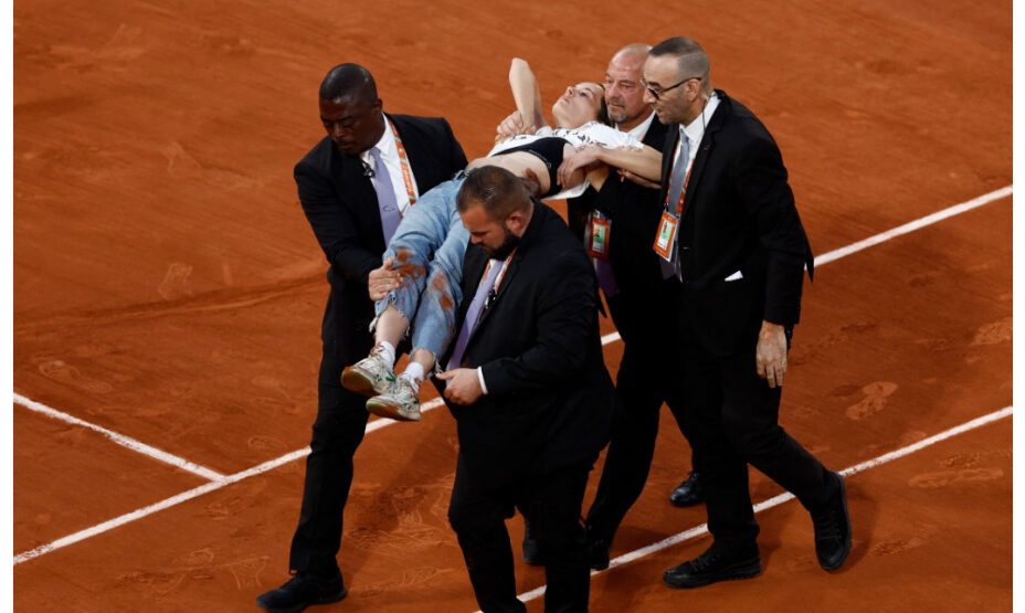 Ролан Гаррос, Экоактивистка, Франция