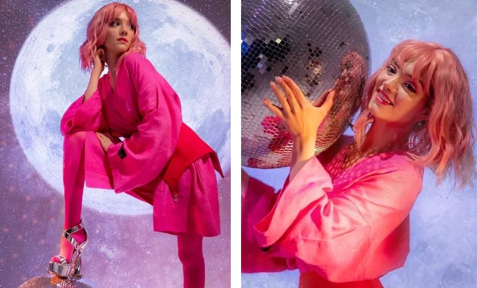 Медведева устроила фотосессию в розовых оттенках.
Фото: Личная страница Евгении Медведевой в соцсетях