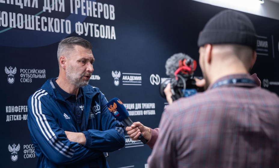 Подготовкой тренеров в академии РФС занимается Сергей Овчинников. Фото: ТГ-канал Академии РФС