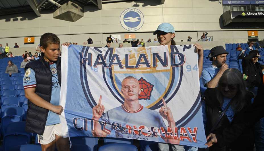 Болельщики «МанСити» верят в Холанда. Фото: Reuters