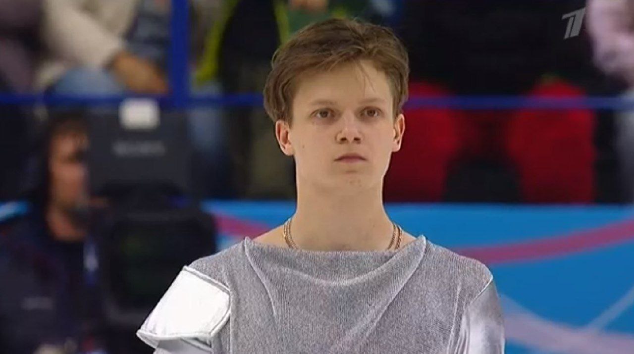 Евгений Семененко в произвольной программе на Гран-При России по фигурному катанию в Уфе. Фото: стоп-кадр эфира 