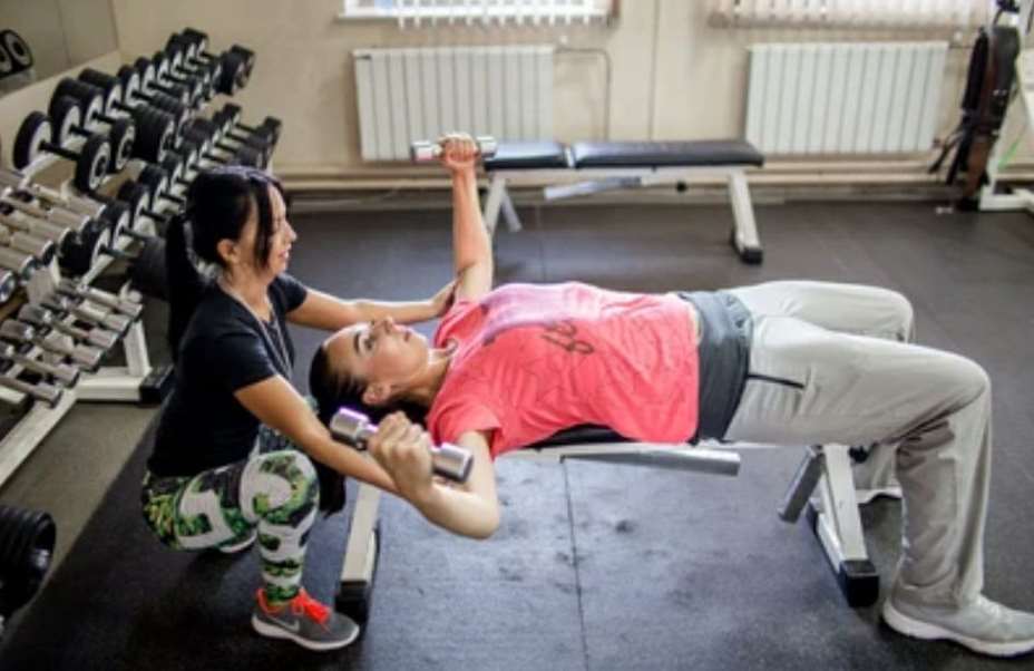 Тренер по фитнесу обязательно должен иметь диплом. Фото: Валерий Звонарев