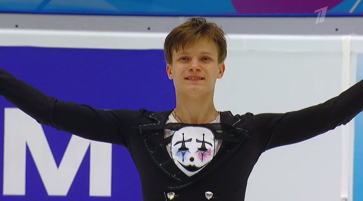 Евгений Семененко в короткой программе Гран-При России в Казани. Фото: стоп-кадр прямого эфира