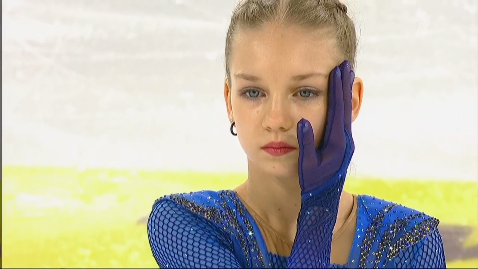 Фигуристка Алена Принева на старте Кубка Первого канала среди юниоров. Фото: стоп-кадр прямого эфира