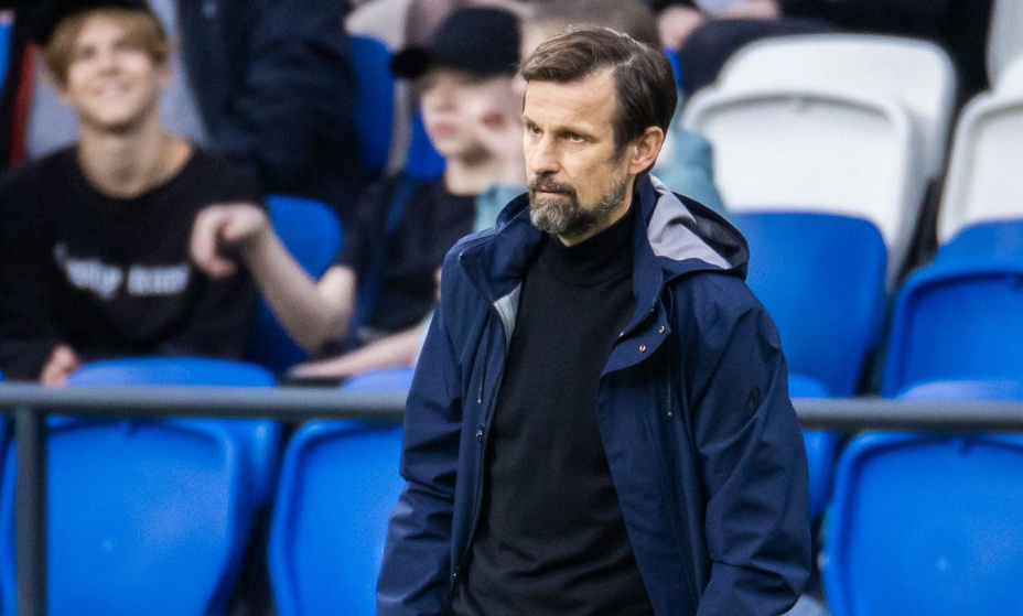 Сергей Семак ведет 