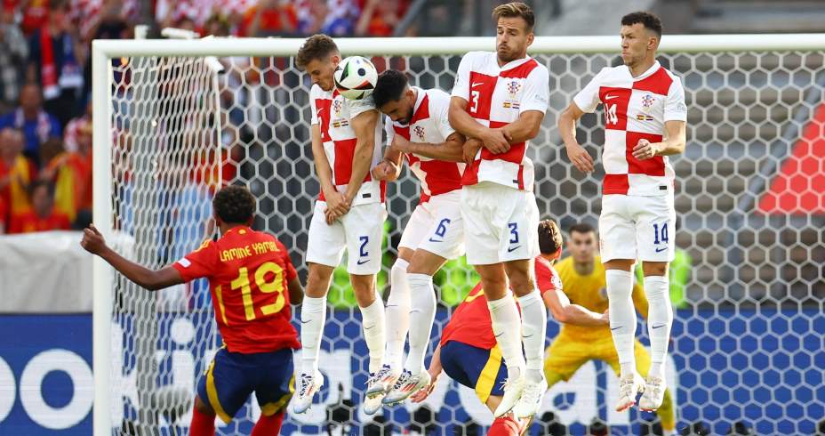 Пока сверстники Ямаля сдают экзамены в школе, юный вингер сборной Испании бьет рекорды на Евро-2024. Фото: Reuters