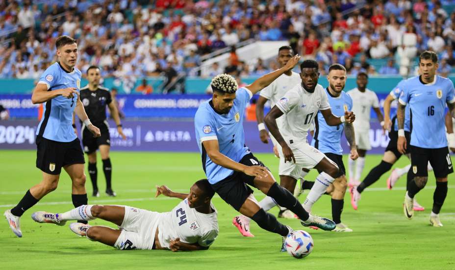 Защитник Роналд Араухо внес вклад в победу Уругвая над Панамой. Фото: Reuters