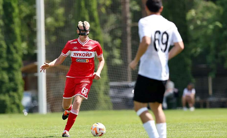 Спартаковец Руслан Литвинов против «Торпедо» вышел в маске. Фото: ФК «Спартак»