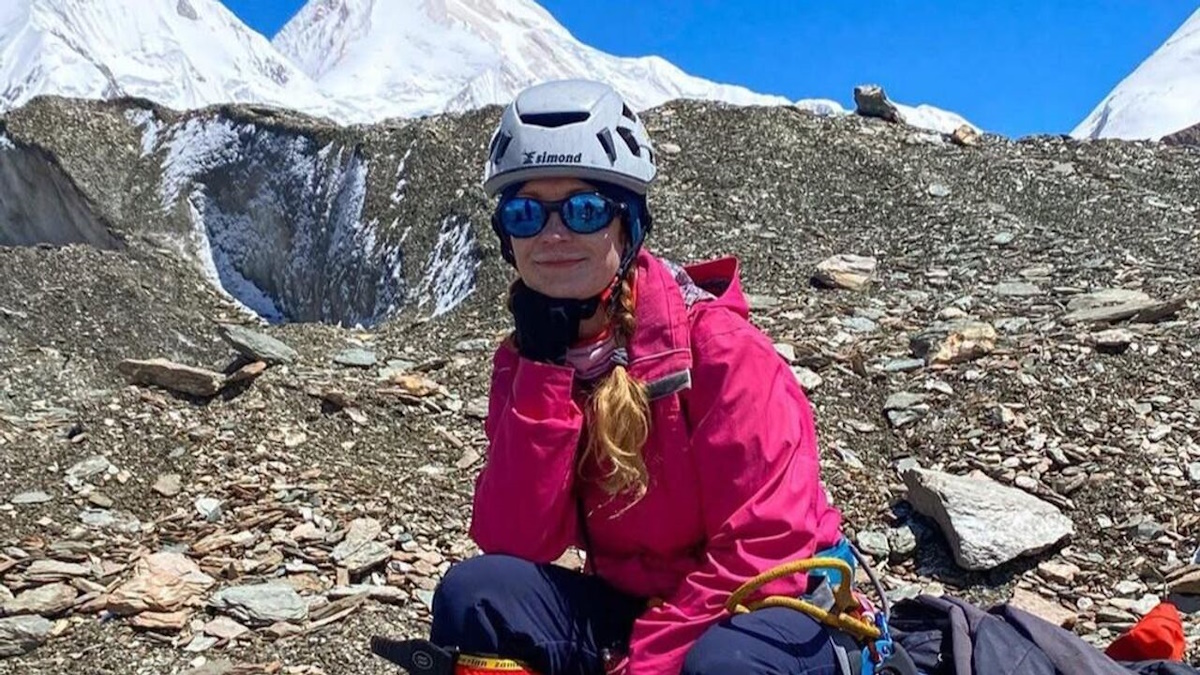 Российская альпинистка Наталья Наговицина сломала ногу и осталась на пике Победы. Фото: соцсети спортсменки