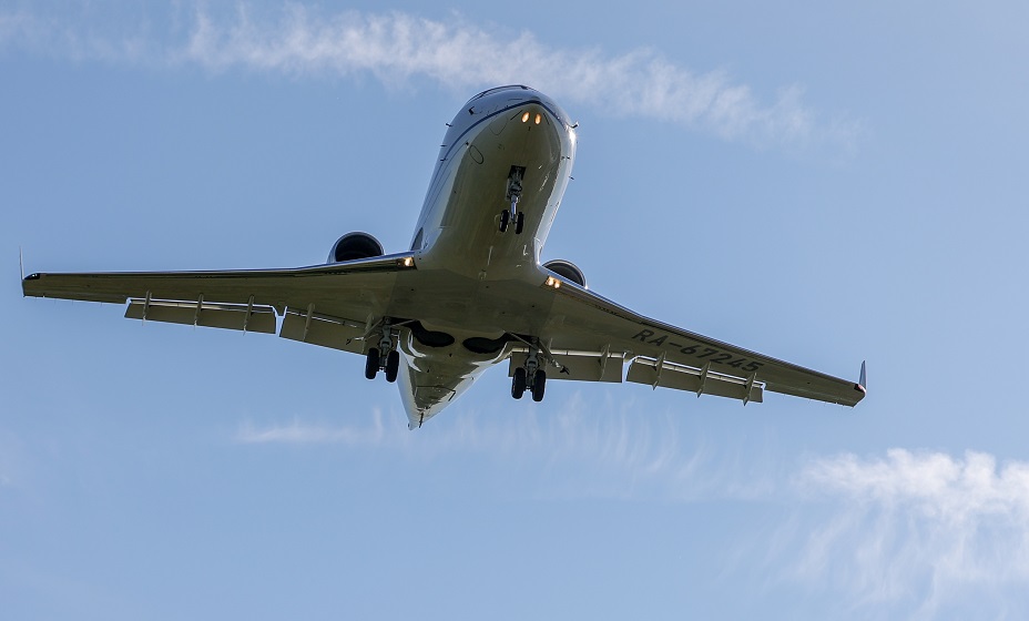 Самолет с футболистами сборной Нигерии совершил аварийную посадку из-за трещины. Фото: Global Look Press