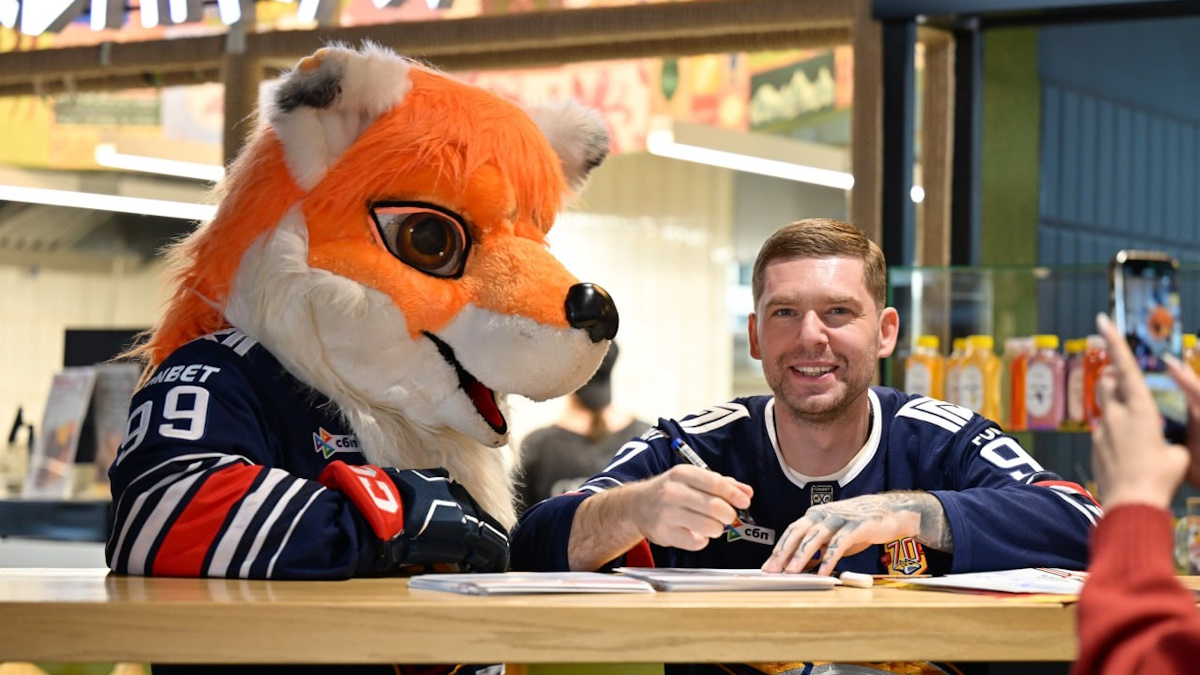 Евгений Кузнецов теперь играет в 