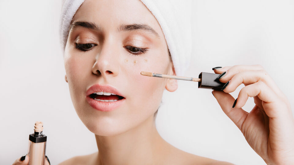 10 лучших консилеров для лица в 2025 году