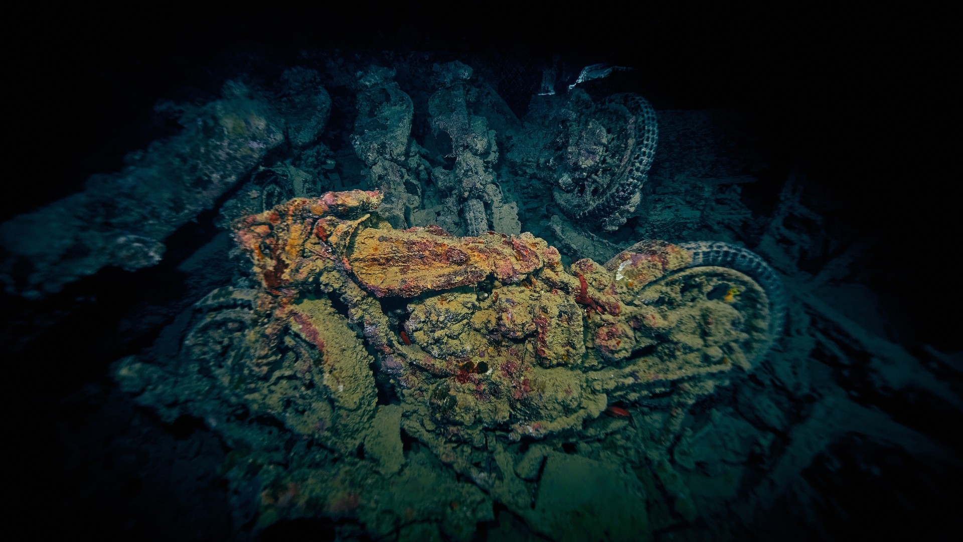 Norton 16H British Motorcycle внутри затонувшего судна SS Thistlegorm.