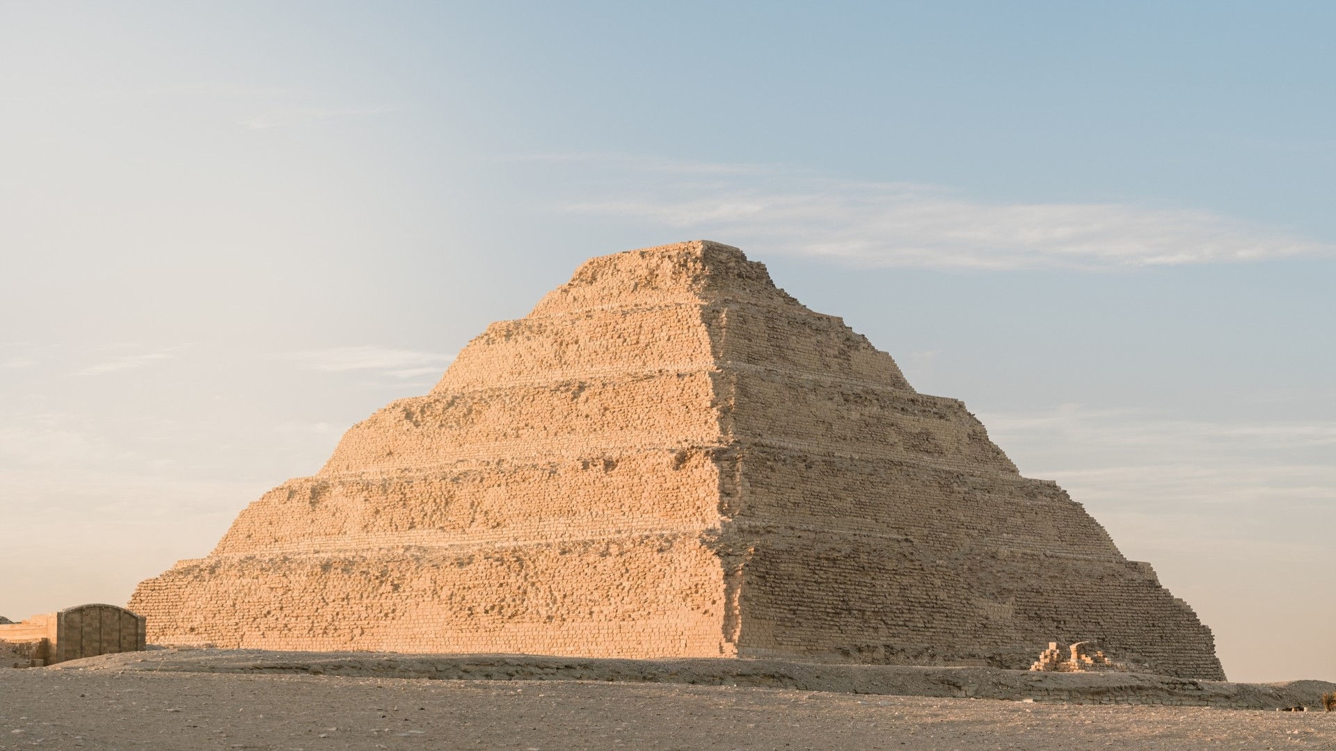 Ступенчатая пирамида Джосера в Саккаре.