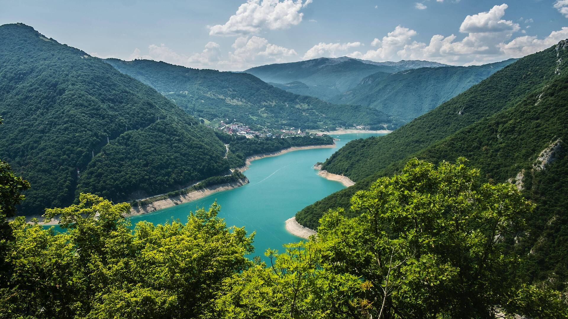 Водохранилище Пивское озеро в Плушине, национальный парк Дурмитор.