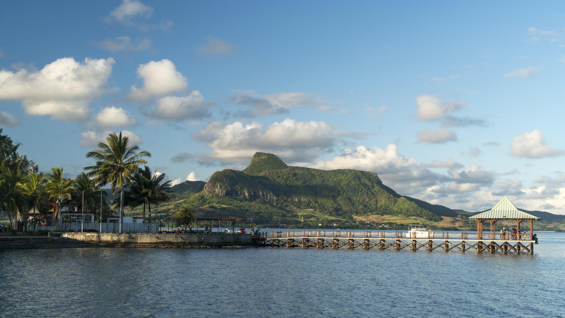 Пуэнт-де-Регат с Львиной горой, Маэбур, Маврикий.