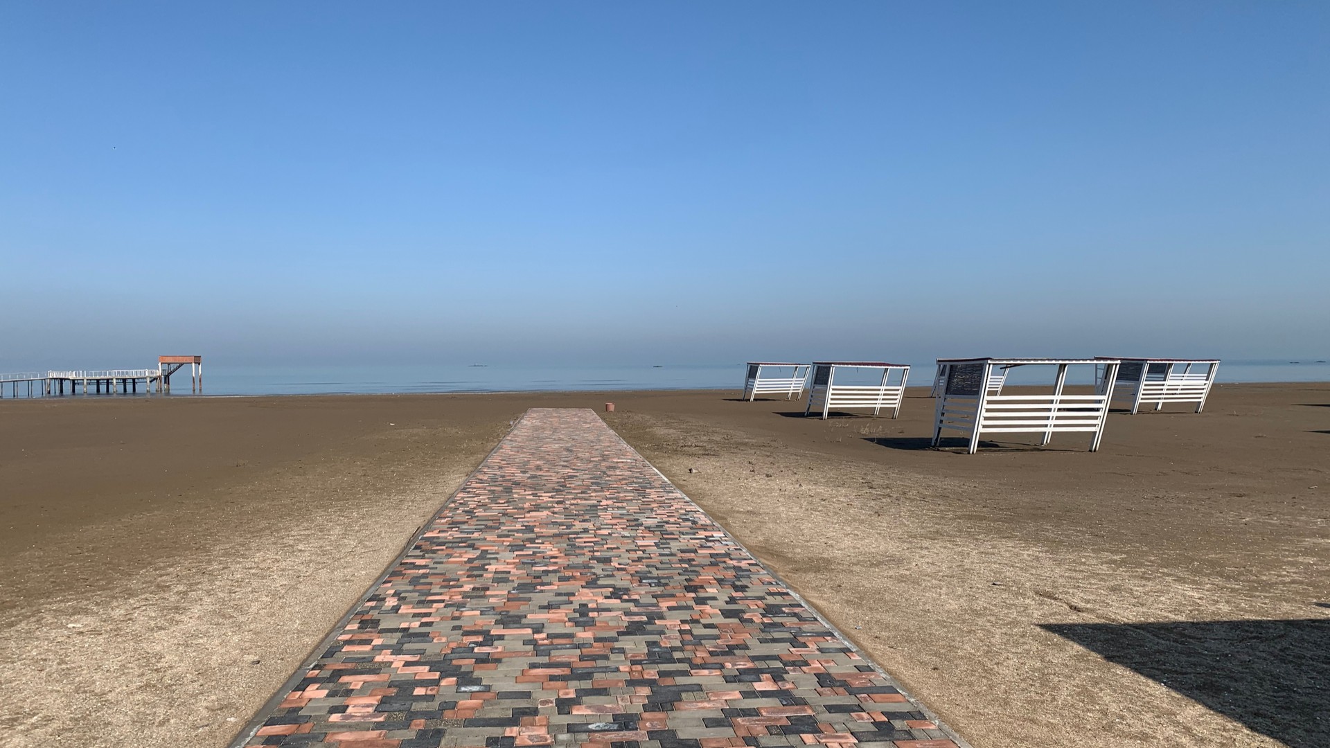 Вход на пляж Новханы, Азербайджан.