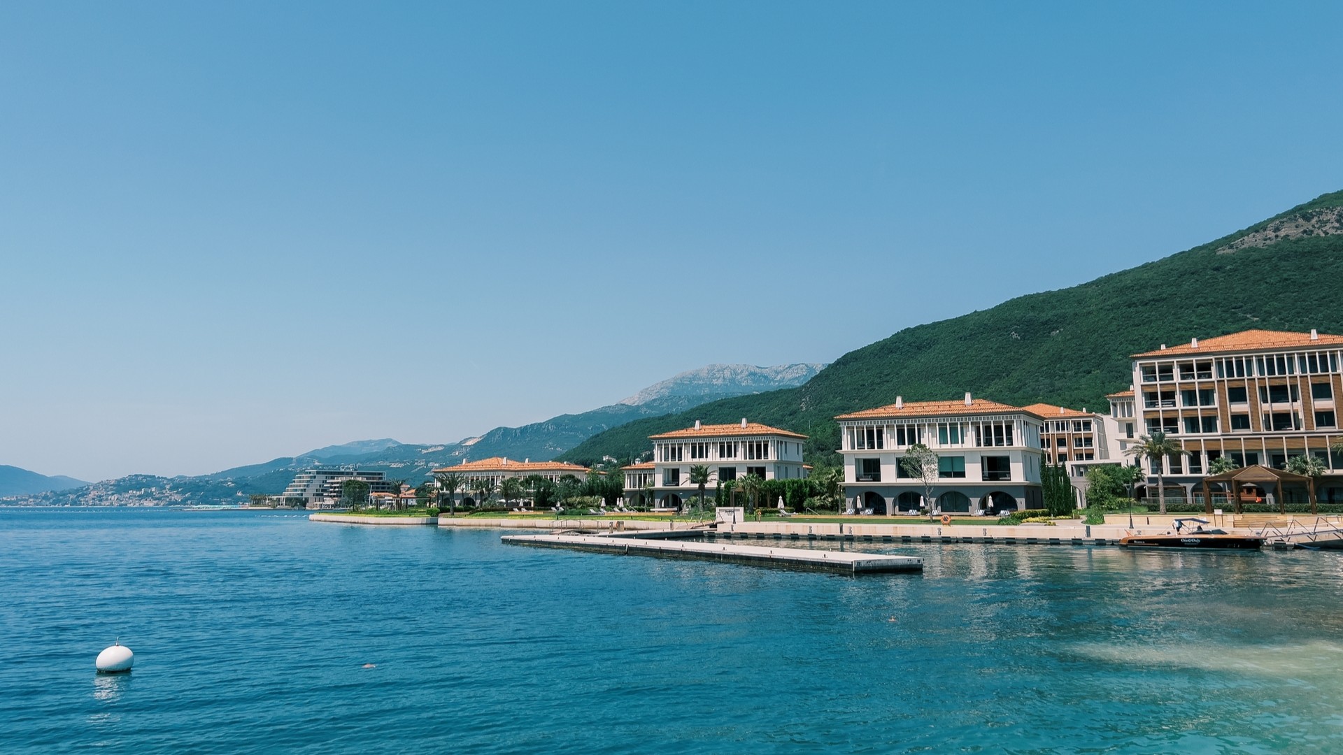 Комплекс отелей One&Only Portonovi на берегу Которского залива.