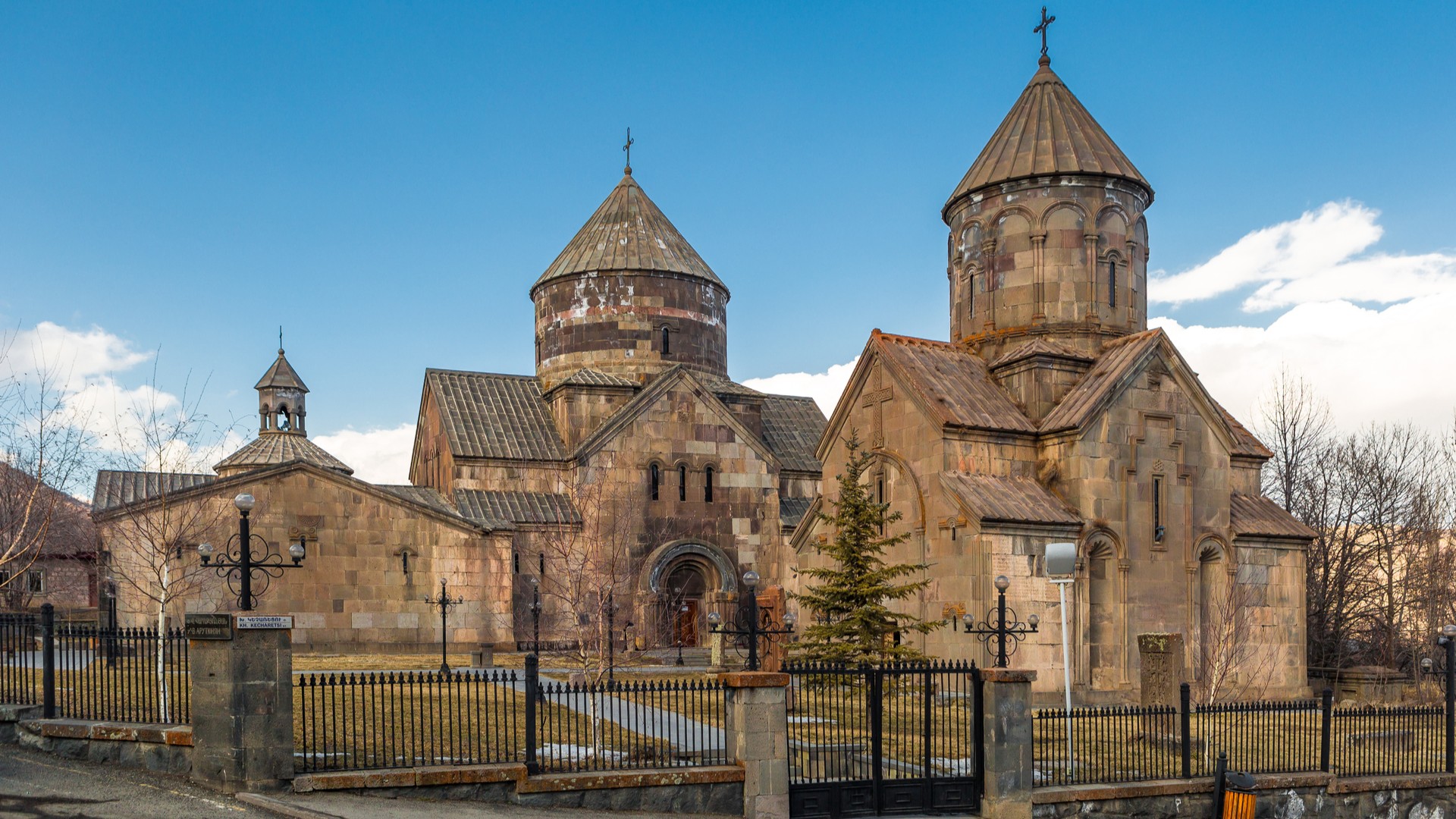 Средневековый монастырский комплекс Кечарис, Цахкадзор.
